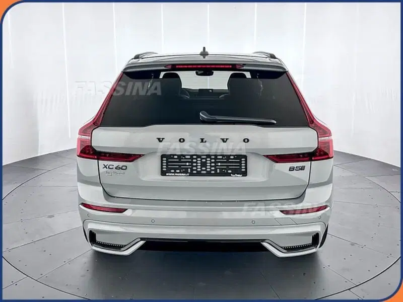Volvo XC60 nuova a Milano (5)