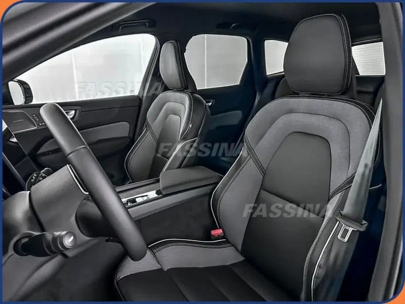 Volvo XC60 nuova a Milano (8)