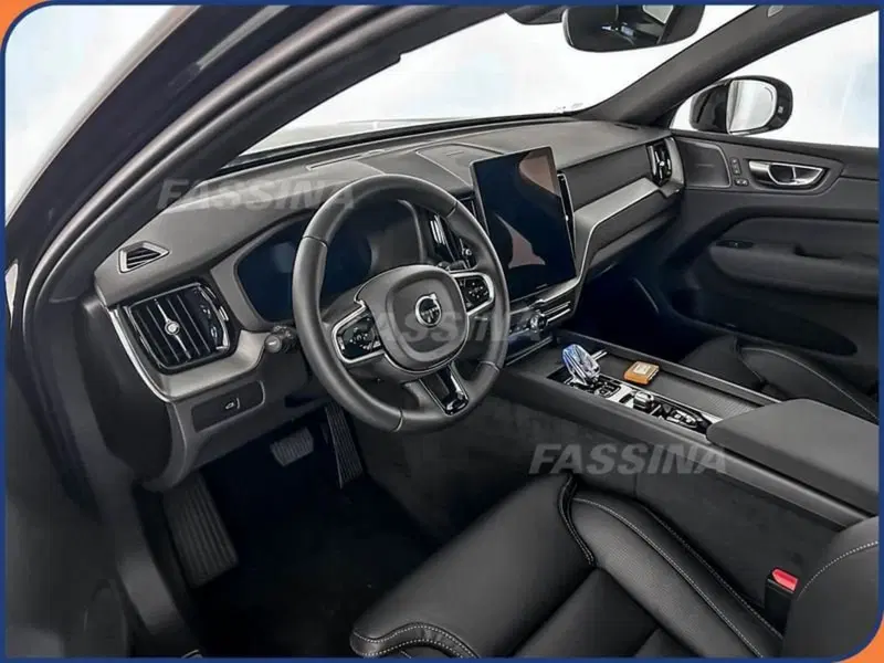 Volvo XC60 nuova a Milano (9)