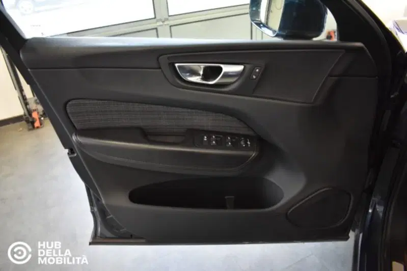 Volvo XC60 usata a Perugia (7)