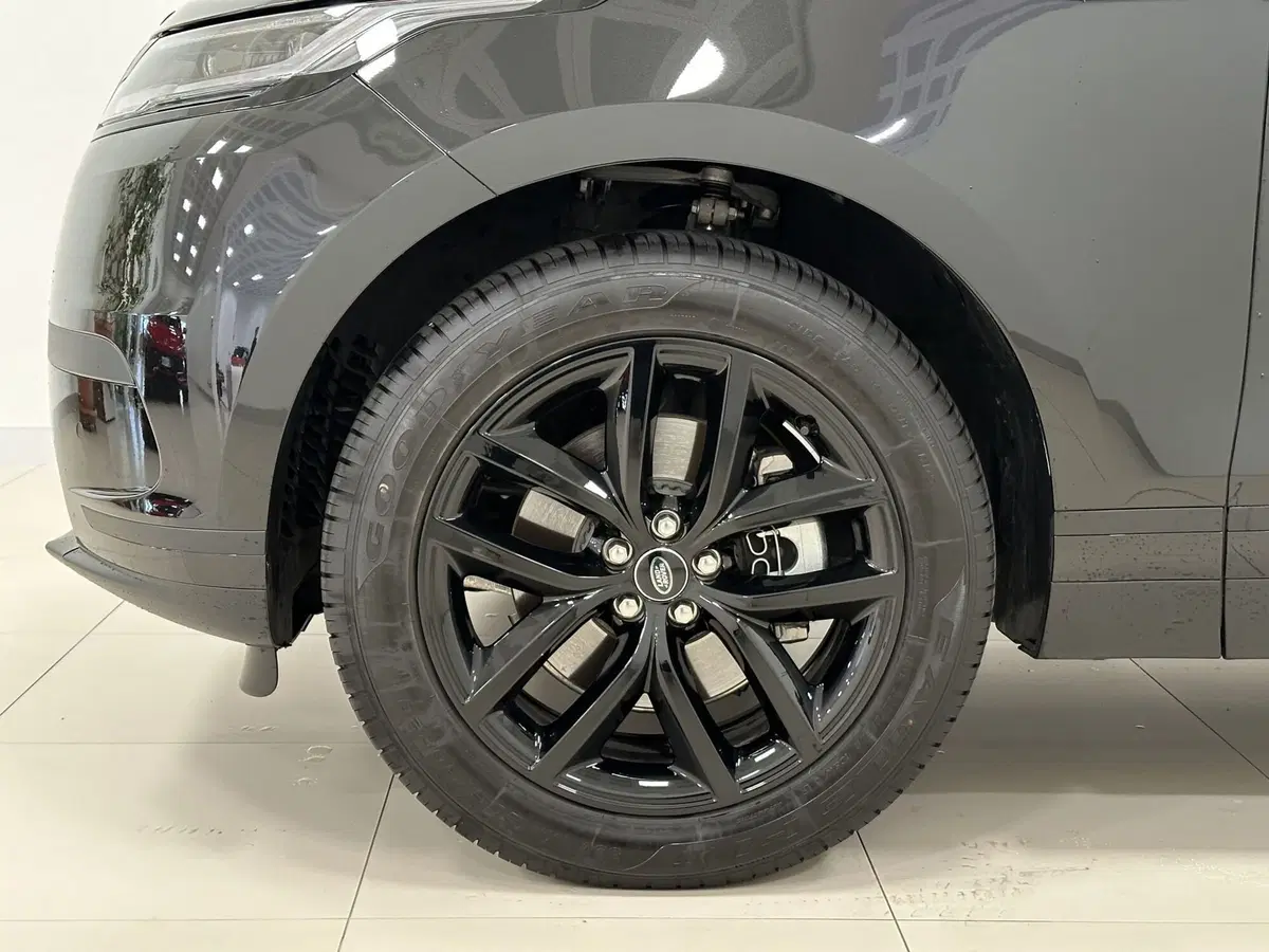 Land Rover Range Rover Velar nuova a Lodi (9)