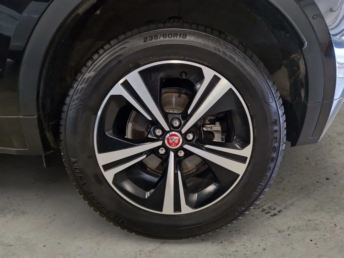 Jaguar E-Pace usata a Firenze (9)