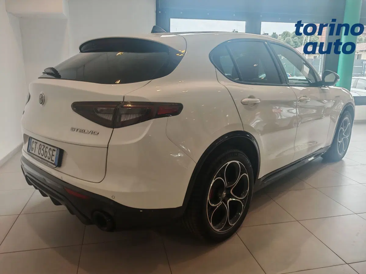 Alfa Romeo Stelvio usata a Torino (3)