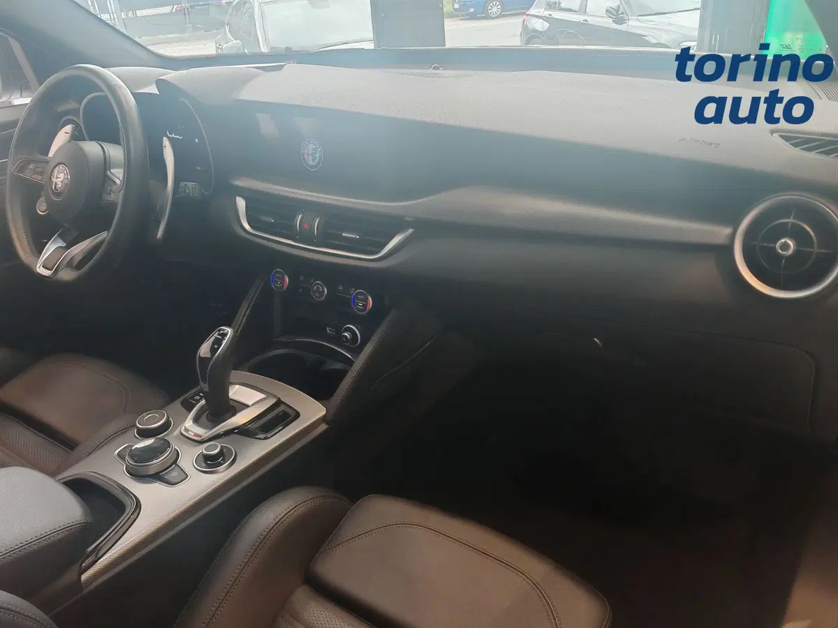 Alfa Romeo Stelvio usata a Torino (4)