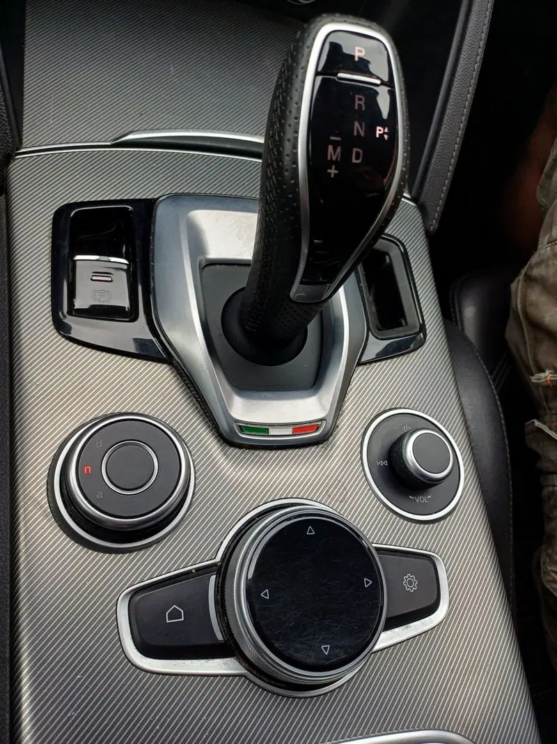 Alfa Romeo Stelvio usata a Modena (14)
