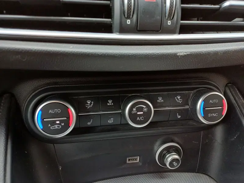 Alfa Romeo Stelvio usata a Modena (16)