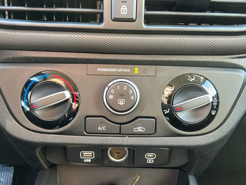 Hyundai i10 nuova a Roma (17)
