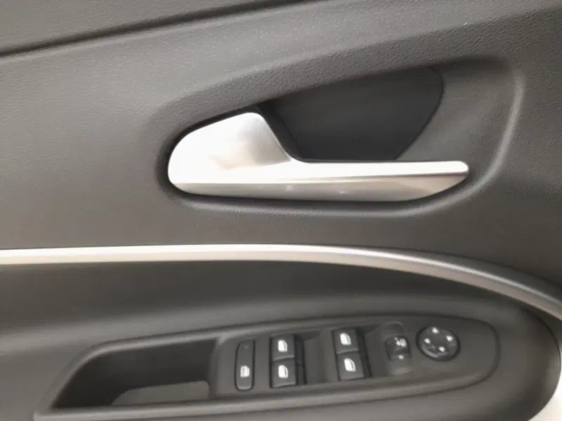 Jeep Avenger nuova a Alessandria (19)