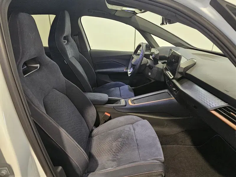 Cupra Born usata a Lecco (10)