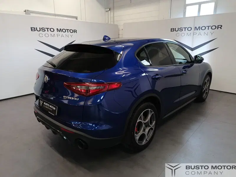 Alfa Romeo Stelvio usata a Varese (6)