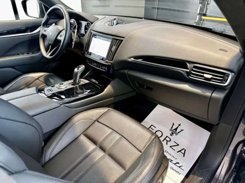 Maserati Levante usata a Torino (12)