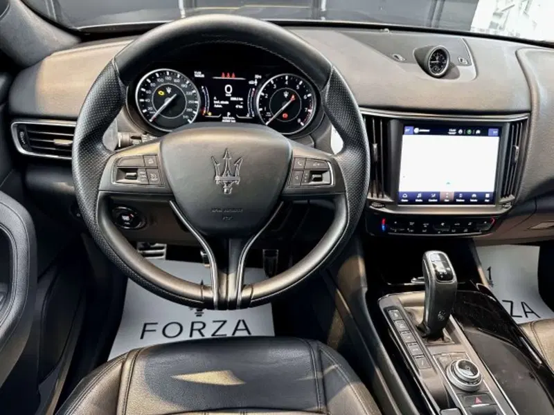 Maserati Levante usata a Torino (14)