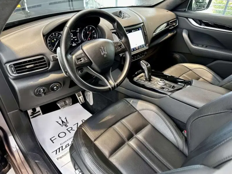 Maserati Levante usata a Torino (9)