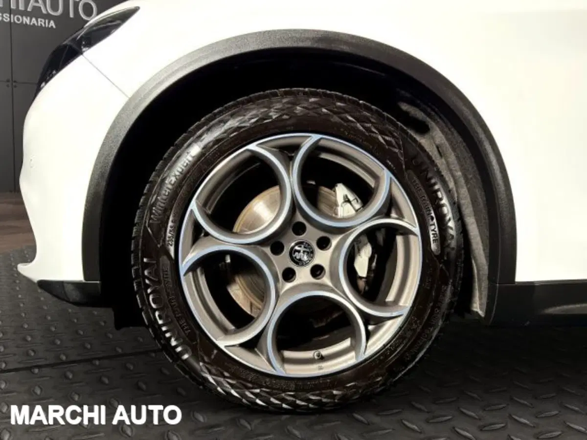 Alfa Romeo Stelvio usata a Perugia (9)