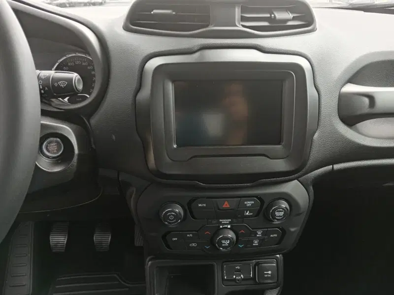 Jeep Renegade nuova a Alessandria (11)