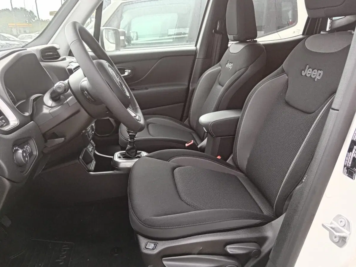 Jeep Renegade nuova a Alessandria (9)