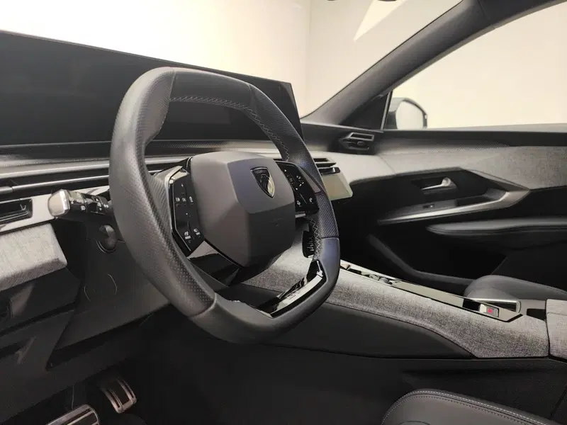 Peugeot 5008 usata a Como (9)