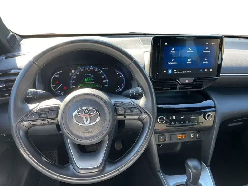 Toyota Yaris Cross usata a Lecco (8)