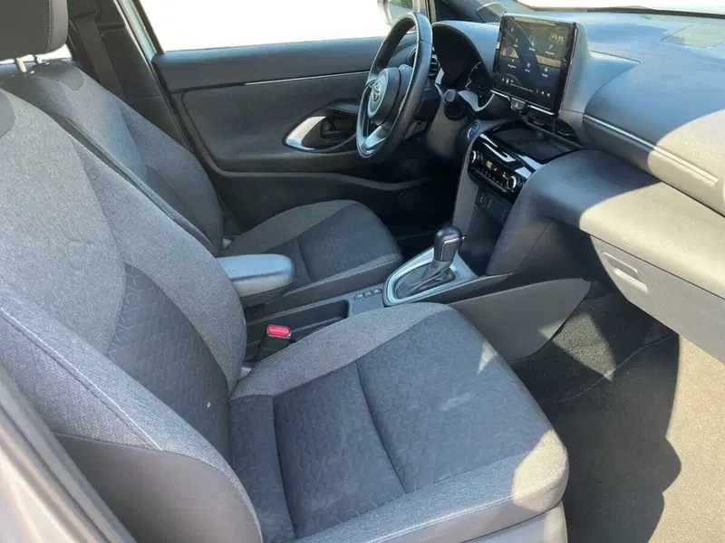 Toyota Yaris Cross usata a Lecco (19)
