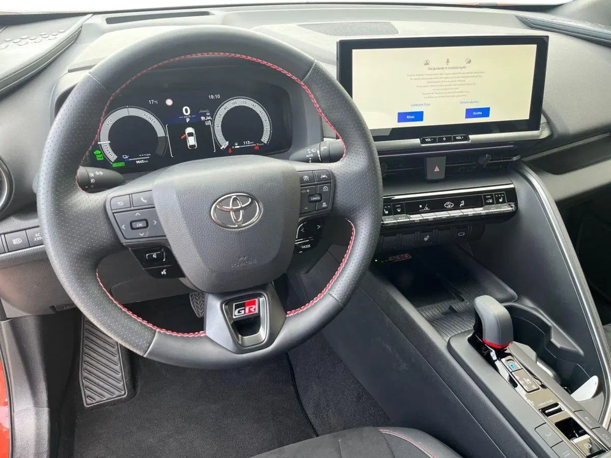 Toyota Toyota C-HR usata a Ragusa (8)