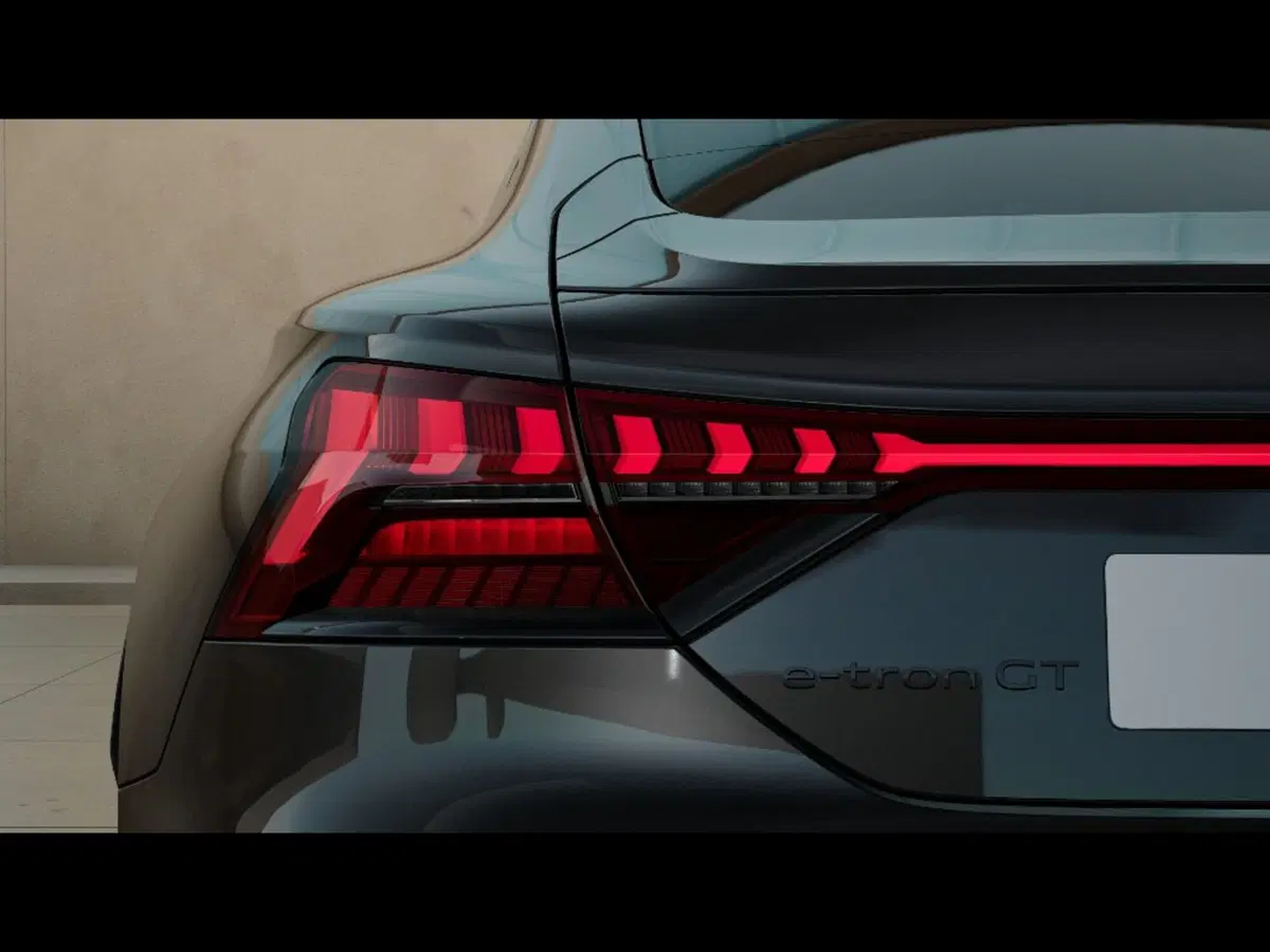 Audi e-Tron GT nuova a Livorno (7)