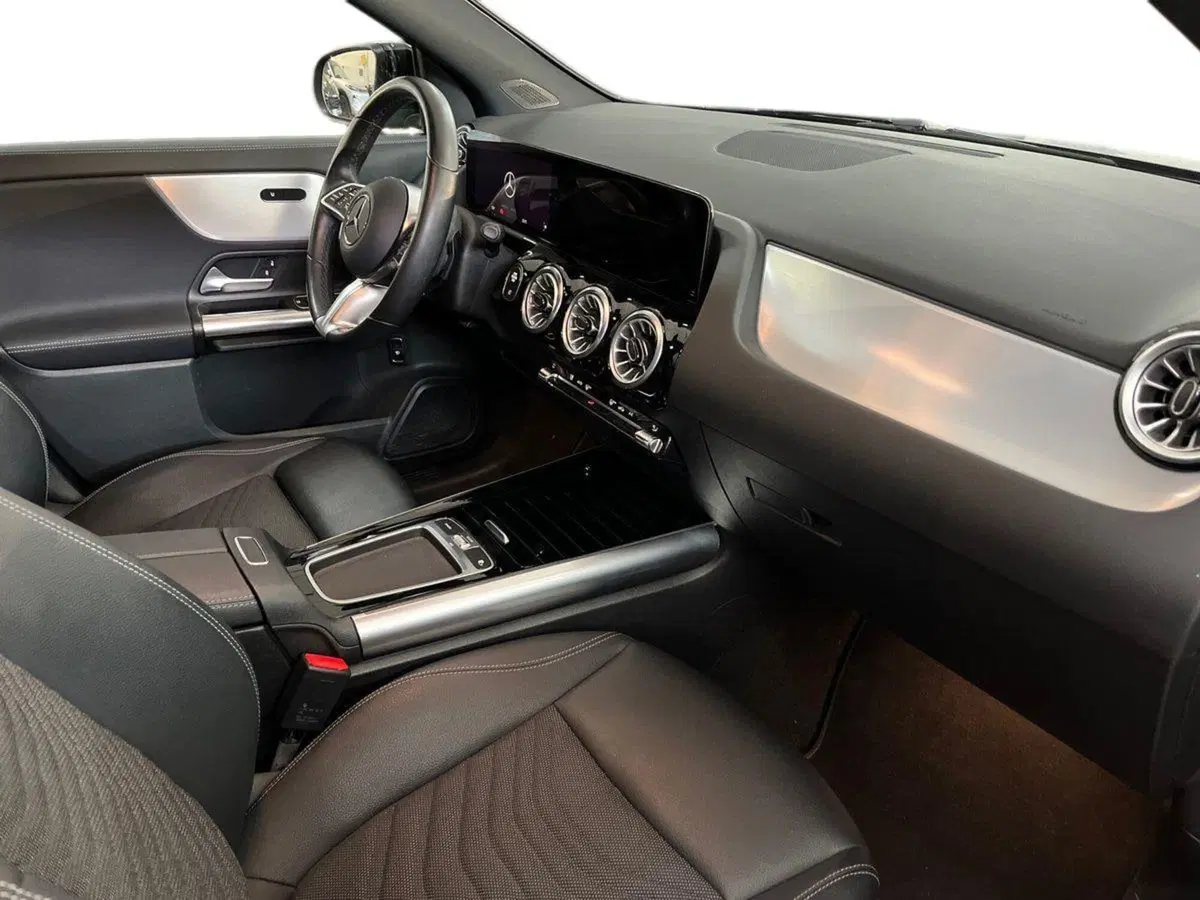 Mercedes-Benz GLA SUV usata a Taranto (9)