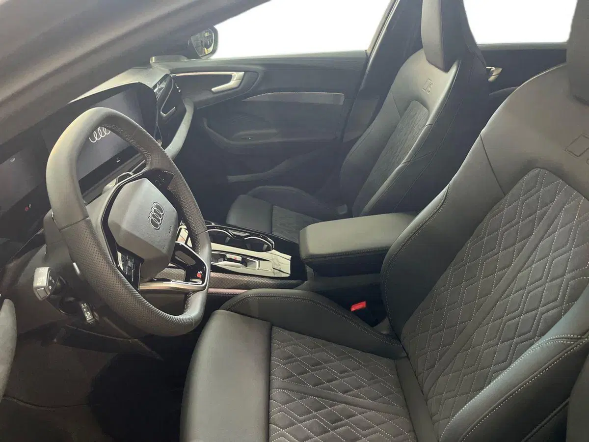 Audi A5 Avant nuova a Bari (7)