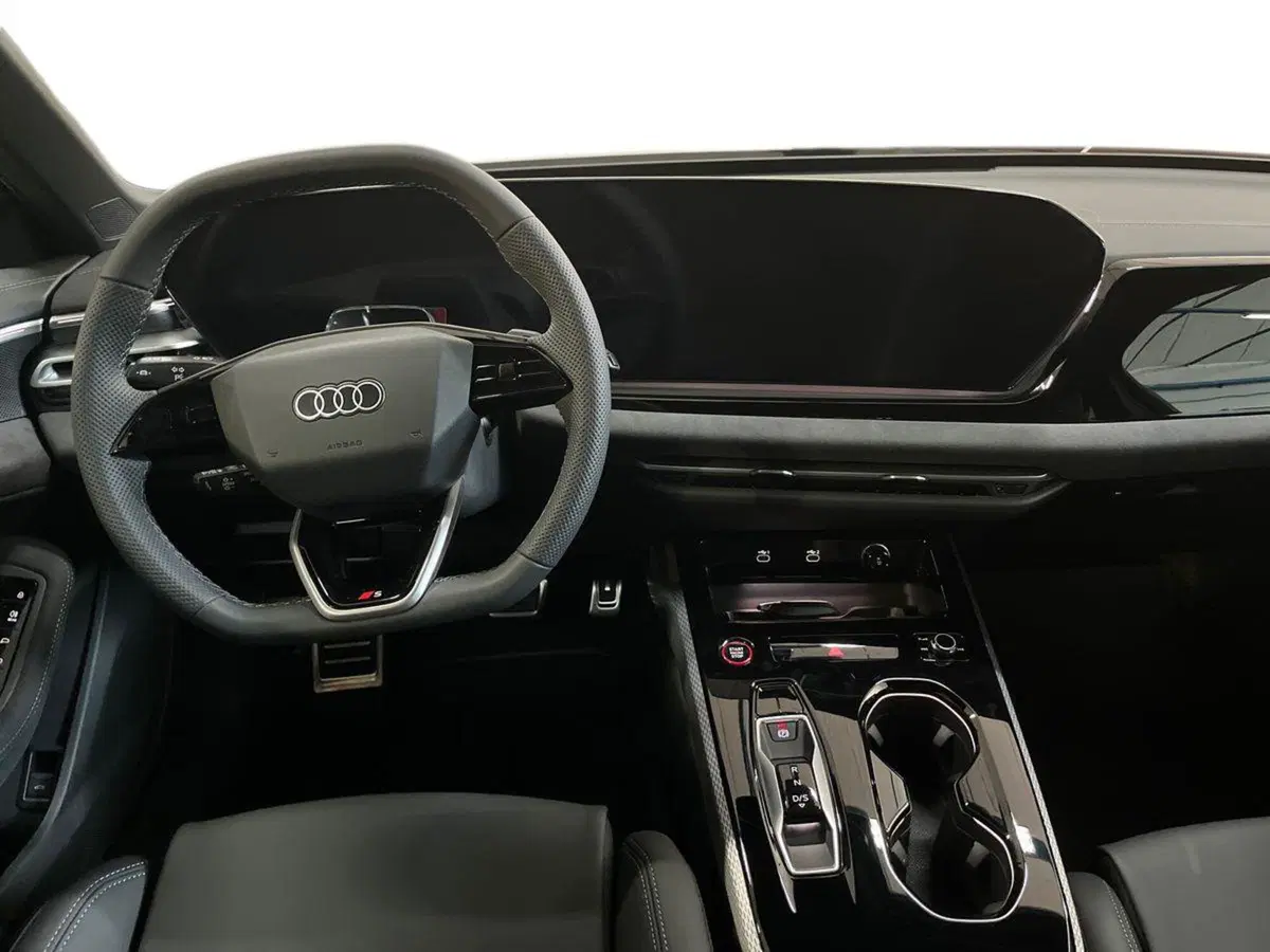 Audi A5 Avant nuova a Bari (8)