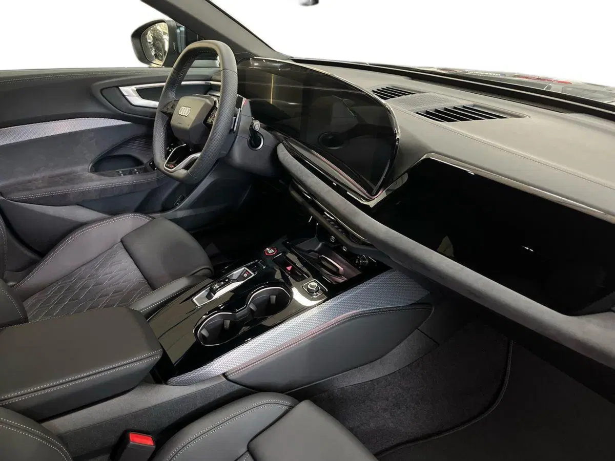 Audi A5 Avant nuova a Bari (9)
