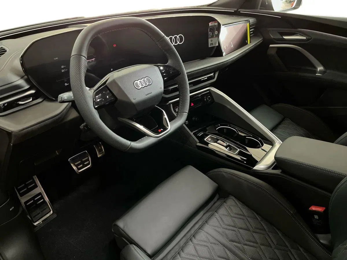 Audi Q5 Sportback nuova a Bari (10)