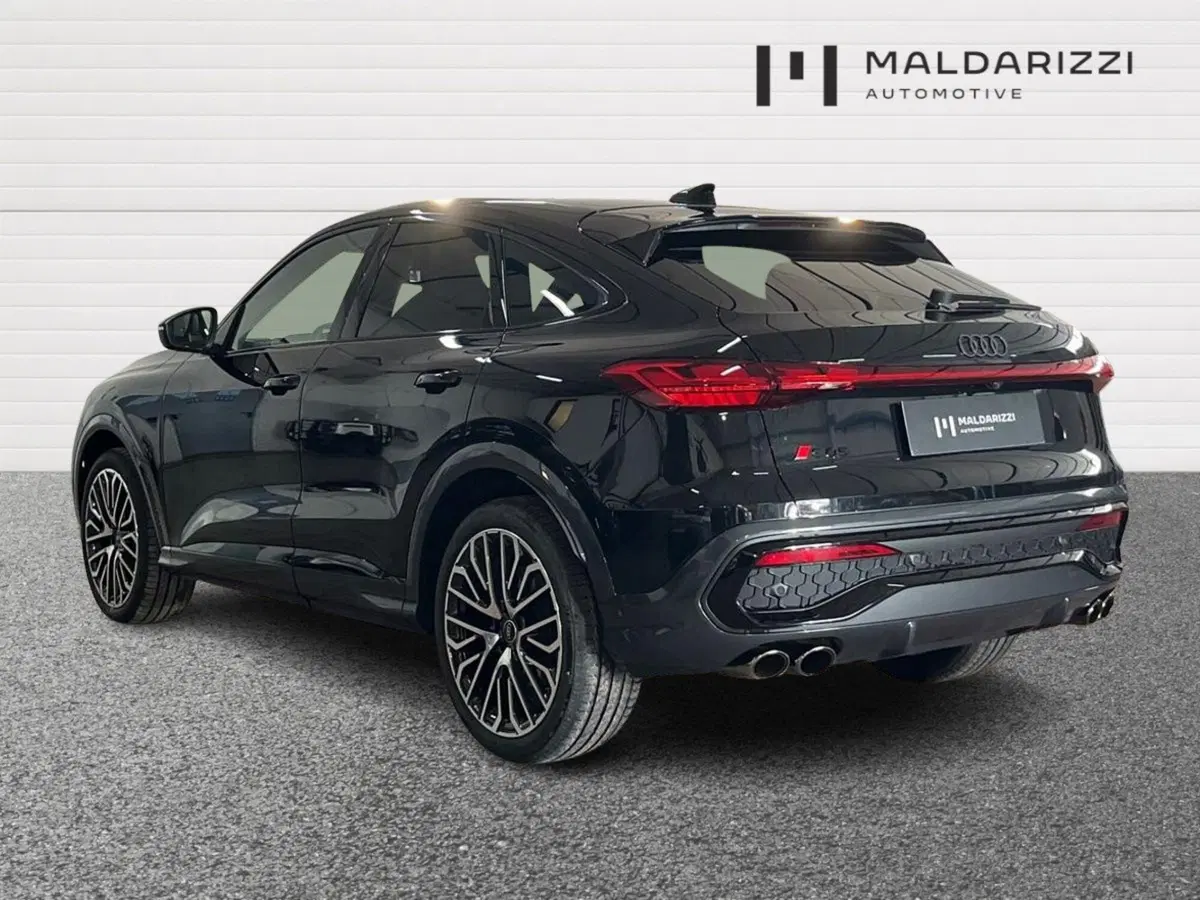 Audi Q5 Sportback nuova a Bari (4)
