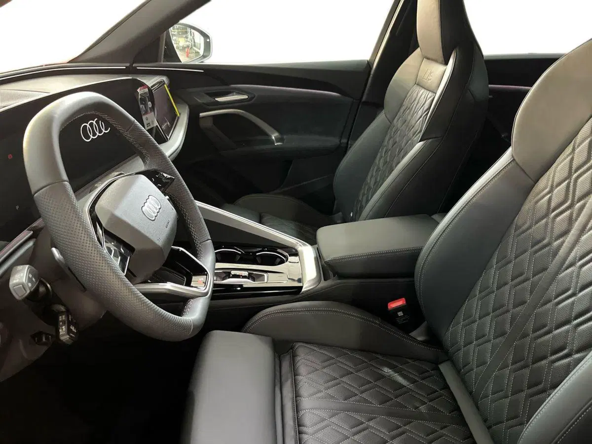 Audi Q5 Sportback nuova a Bari (7)