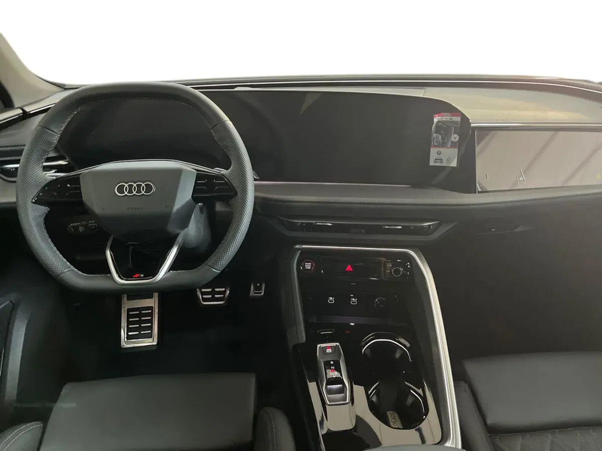 Audi Q5 Sportback nuova a Bari (8)