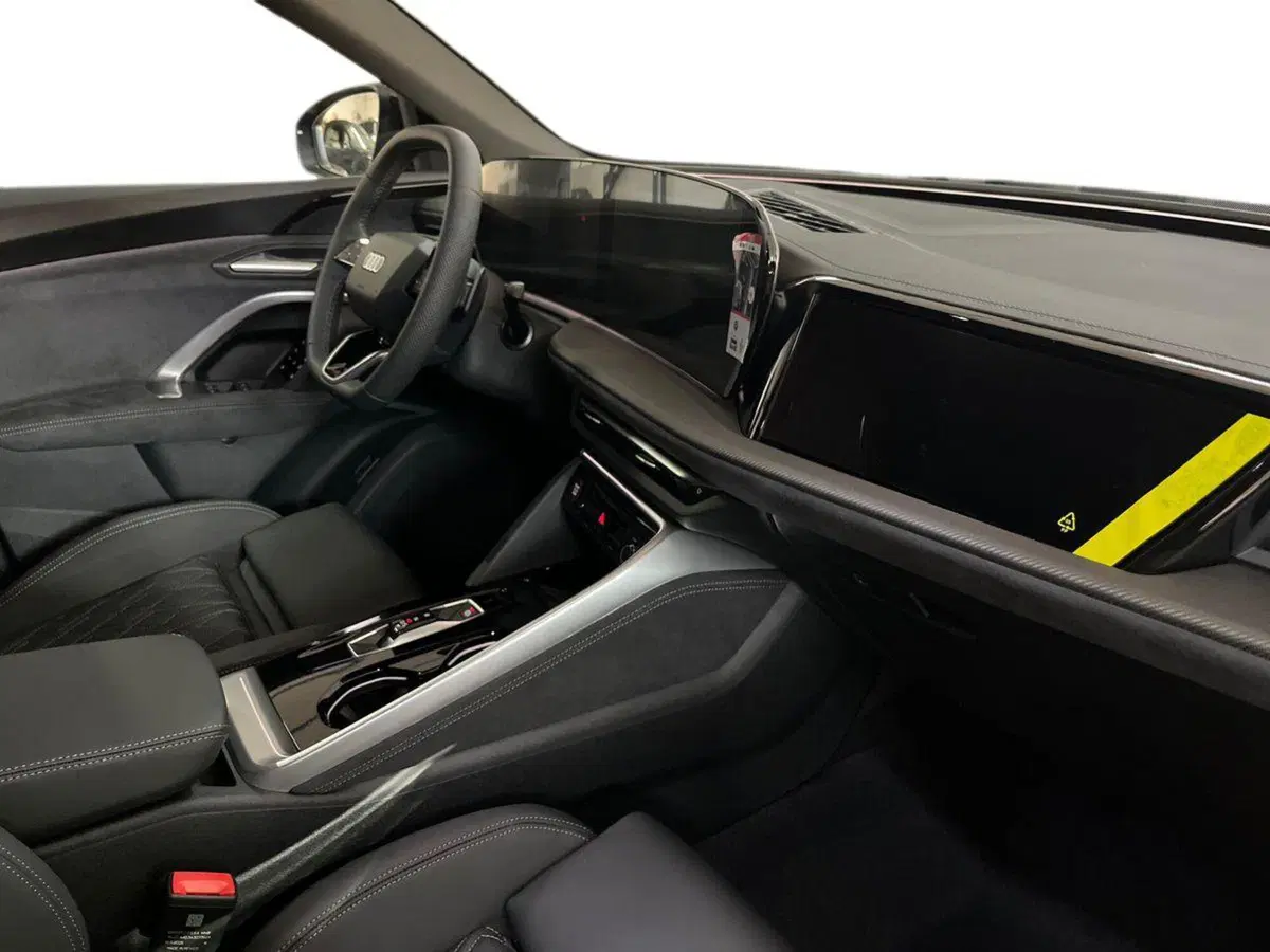 Audi Q5 Sportback nuova a Bari (9)