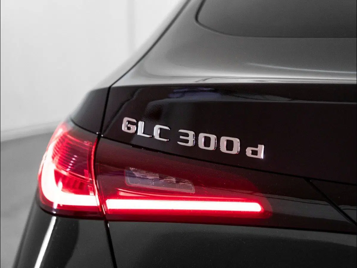 Mercedes-Benz GLC SUV nuova a Macerata (10)
