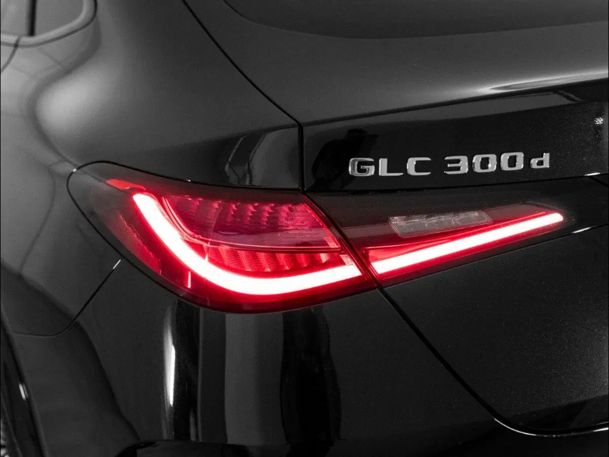 Mercedes-Benz GLC SUV nuova a Macerata (9)