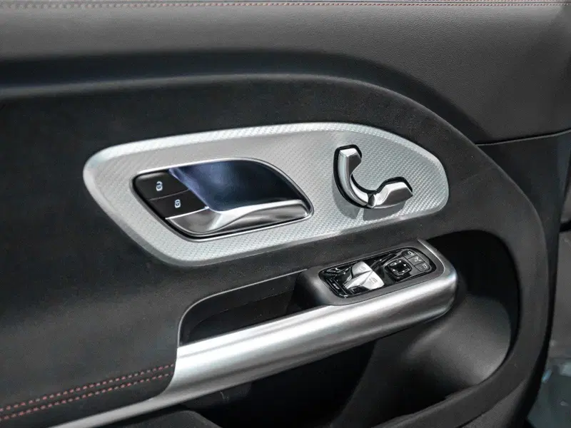 Mercedes-Benz GLB nuova a Ancona (12)