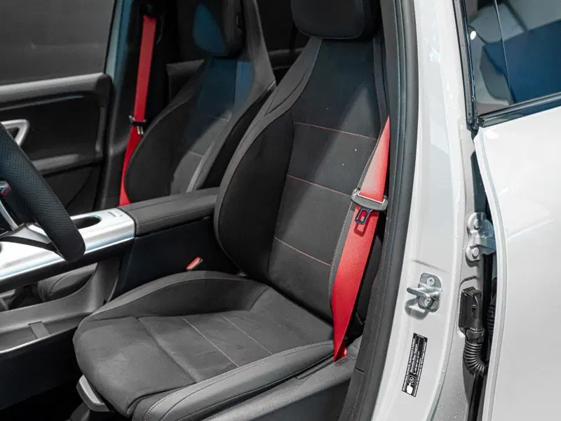 Mercedes-Benz GLB nuova a Ancona (14)