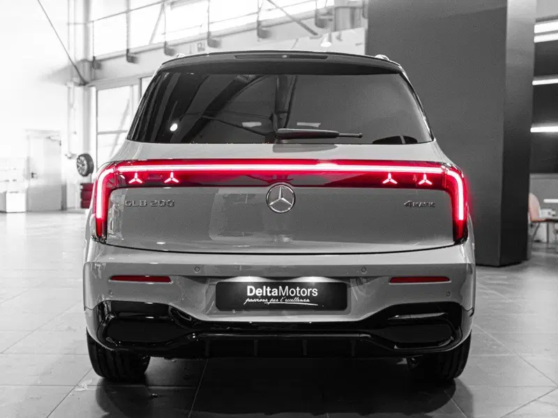 Mercedes-Benz GLB nuova a Ancona (3)