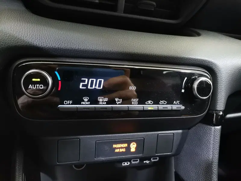 Toyota Yaris nuova a Salerno (16)