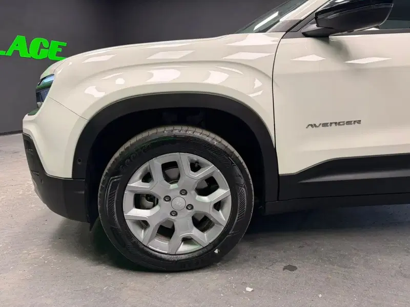 Jeep Avenger nuova a Salerno (15)