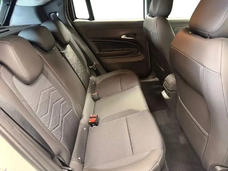 Jeep Avenger nuova a Salerno (7)
