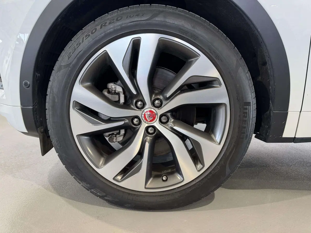 Jaguar E-Pace usata a Napoli (9)