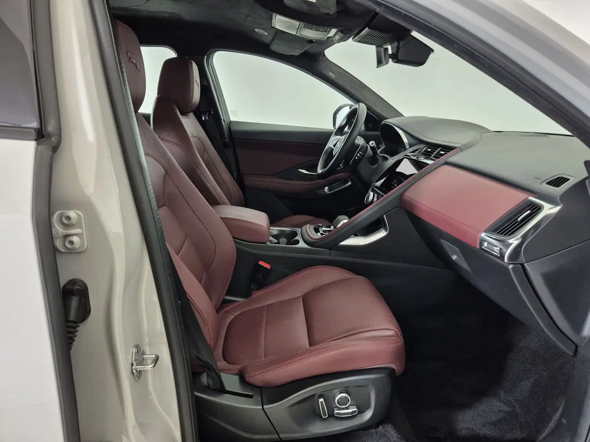 Jaguar E-Pace usata a Torino (3)