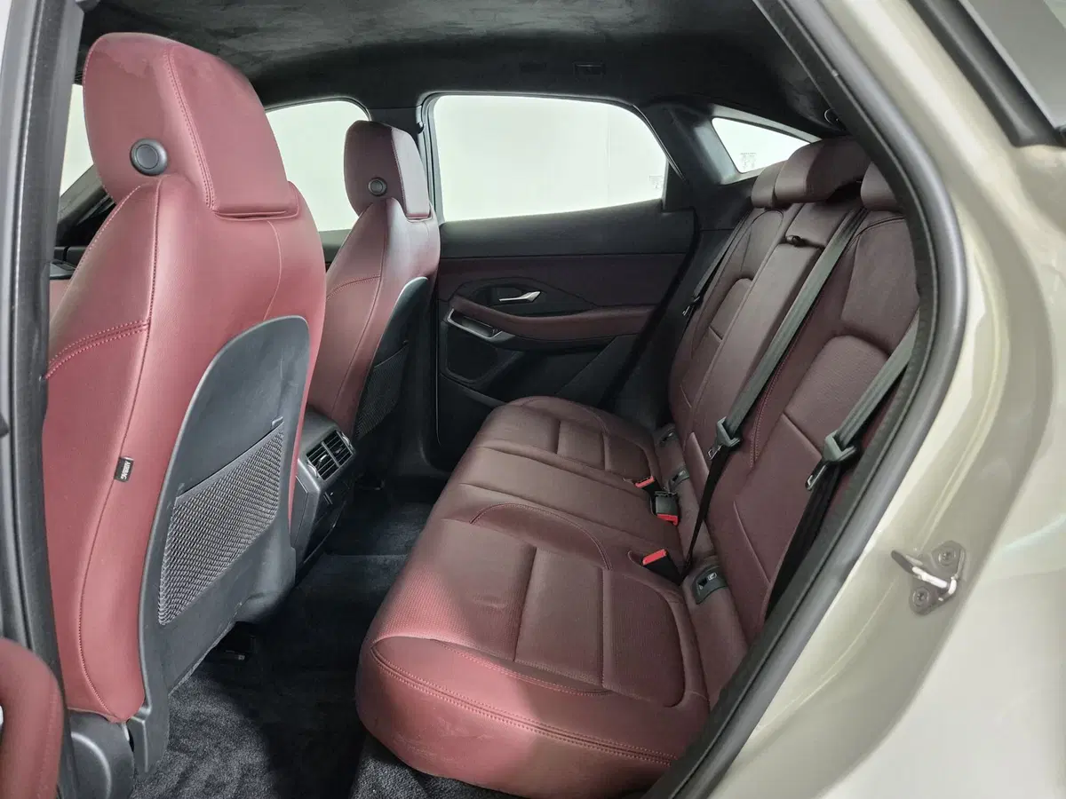 Jaguar E-Pace usata a Torino (5)