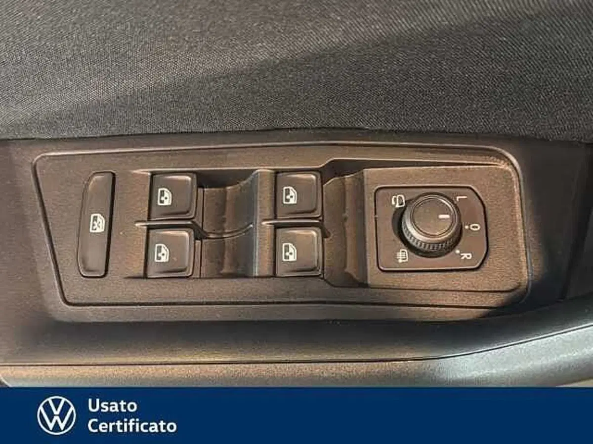 Volkswagen T-Roc usata a Vicenza (12)