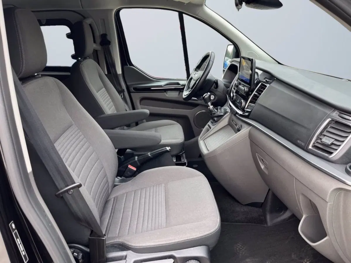 Ford Tourneo Custom usata a Milano (10)
