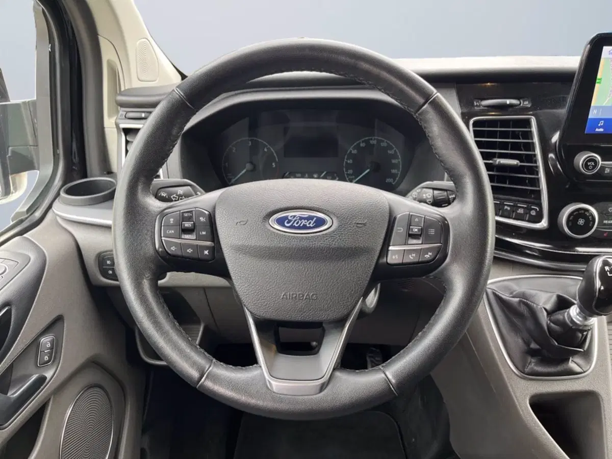 Ford Tourneo Custom usata a Milano (13)