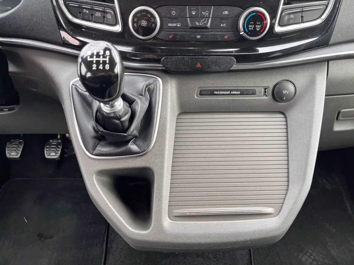 Ford Tourneo Custom usata a Milano (15)