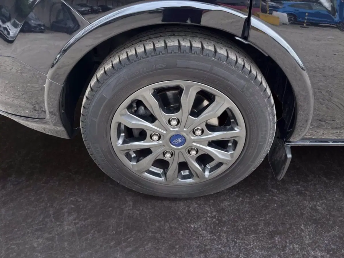 Ford Tourneo Custom usata a Milano (16)